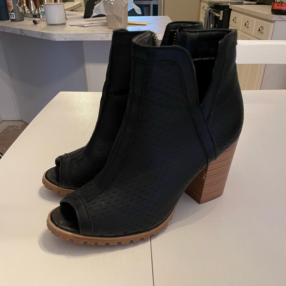Seven Brand Black Wedges W9